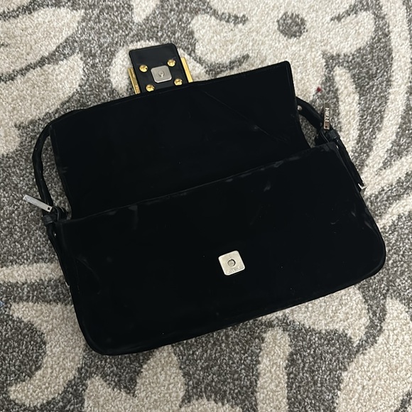 Vintage velvet Fendi baguette with mixed metal hardware - Picture 6 of 9